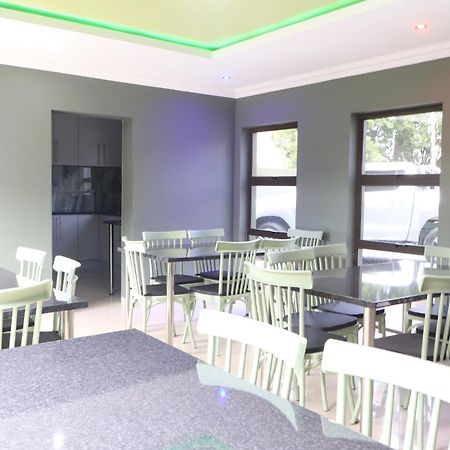 Wise Bird Guest House Roodepoort Bagian luar foto