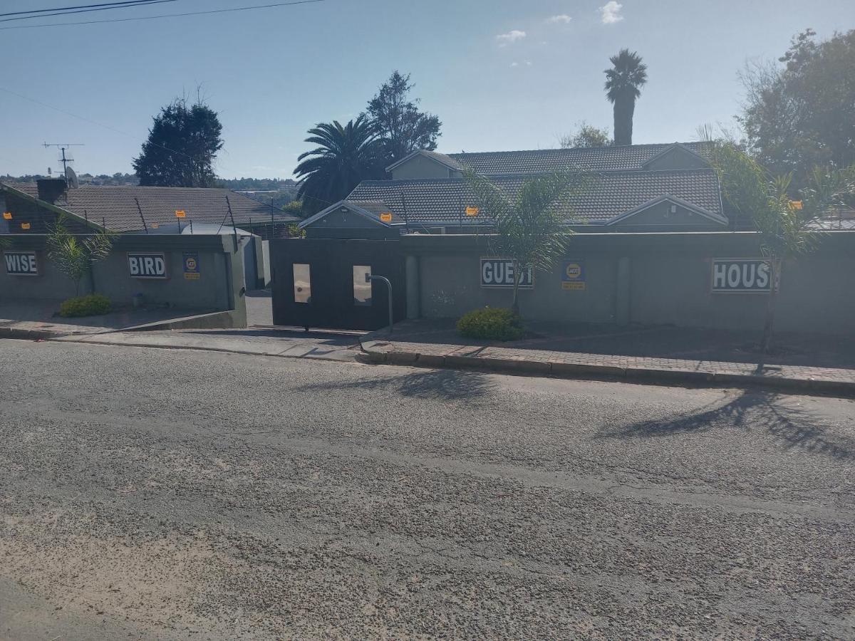 Wise Bird Guest House Roodepoort Bagian luar foto