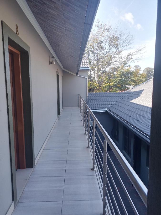 Wise Bird Guest House Roodepoort Bagian luar foto