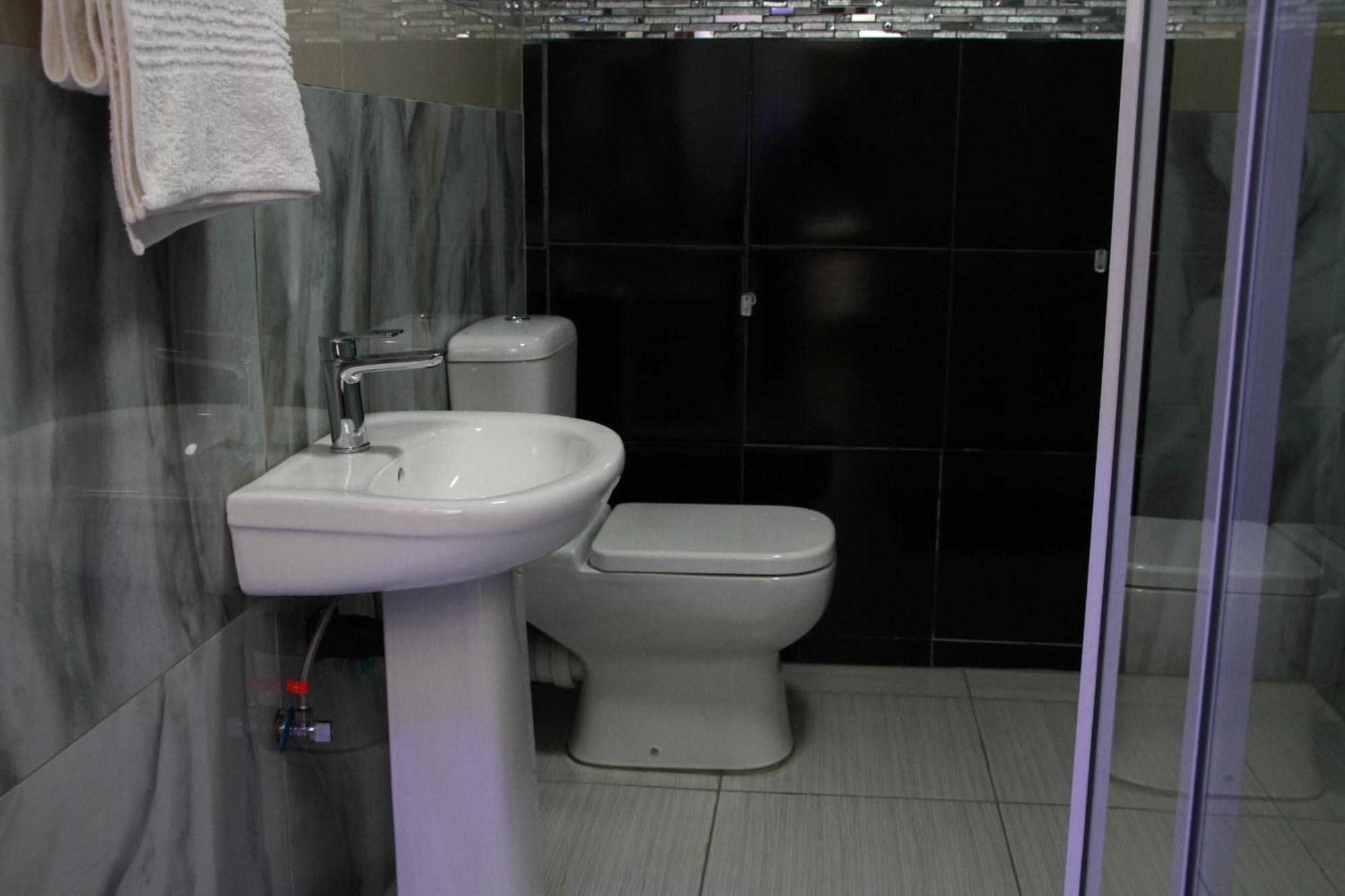 Wise Bird Guest House Roodepoort Bagian luar foto