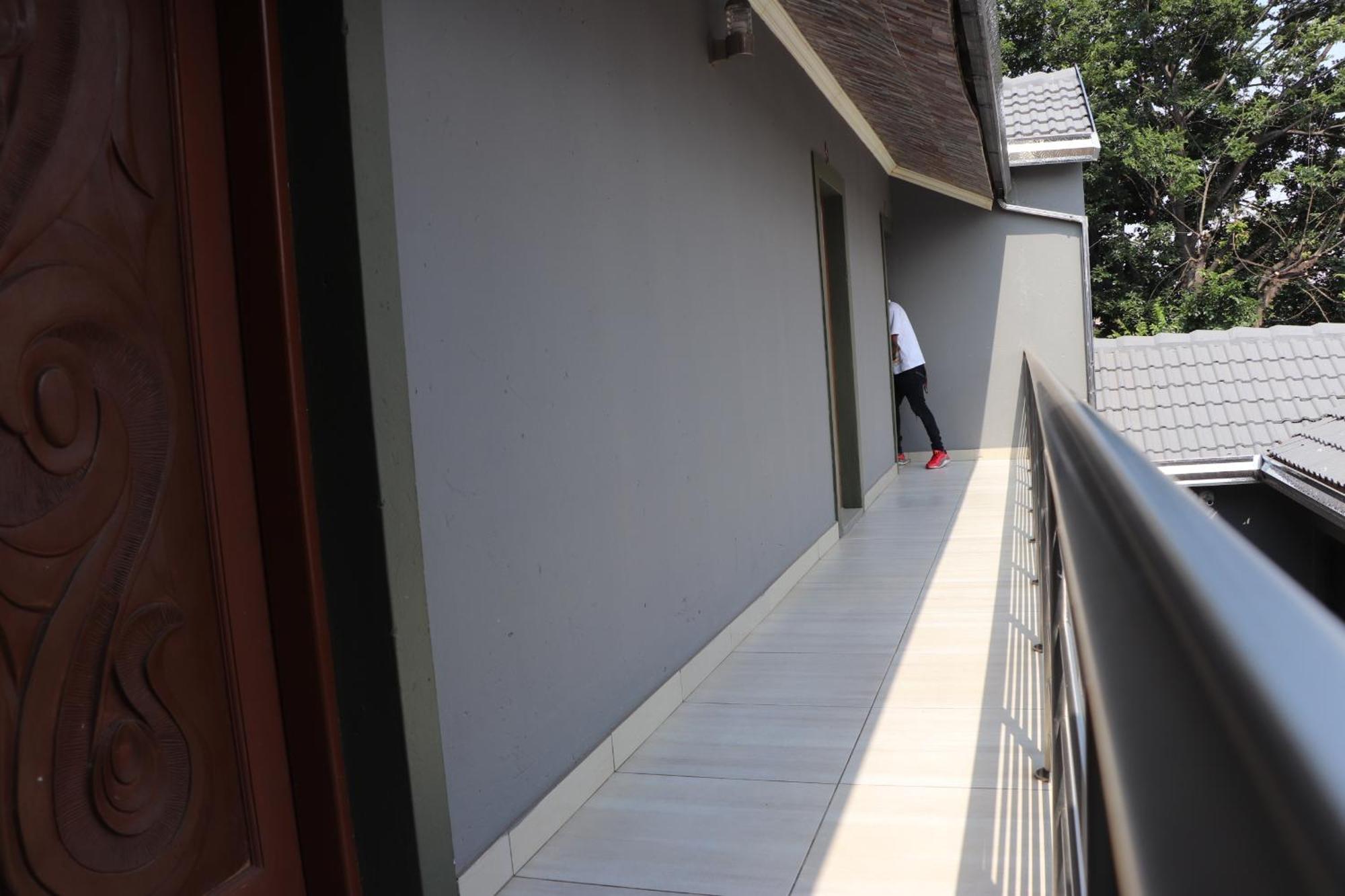 Wise Bird Guest House Roodepoort Bagian luar foto