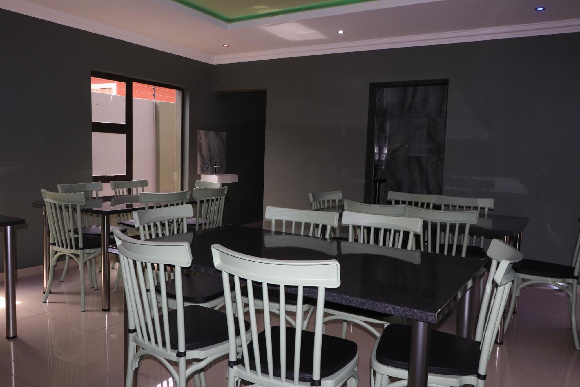 Wise Bird Guest House Roodepoort Bagian luar foto