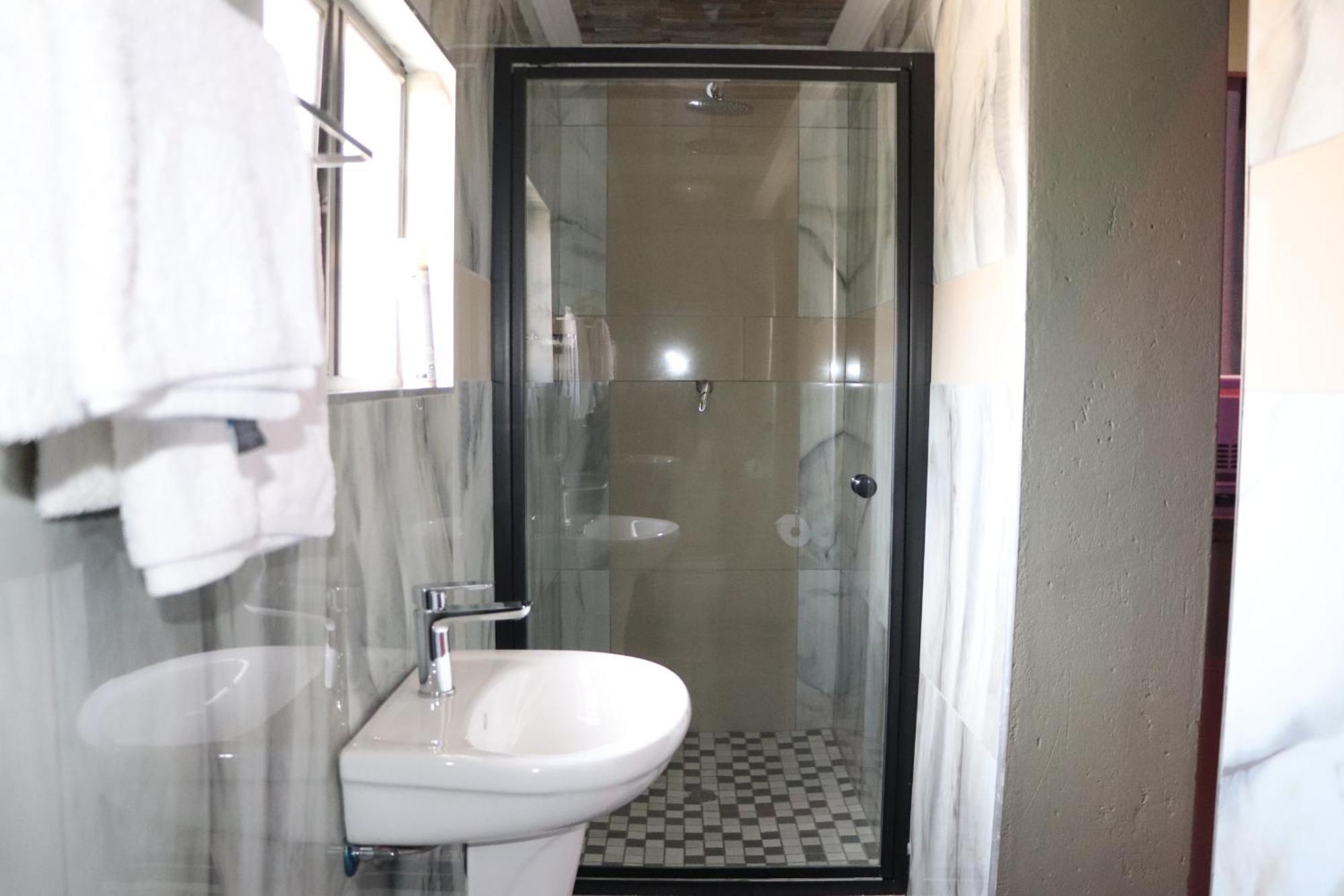 Wise Bird Guest House Roodepoort Bagian luar foto