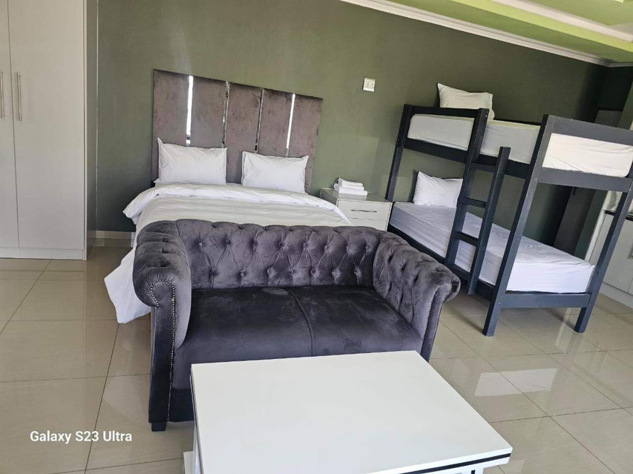Wise Bird Guest House Roodepoort Bagian luar foto