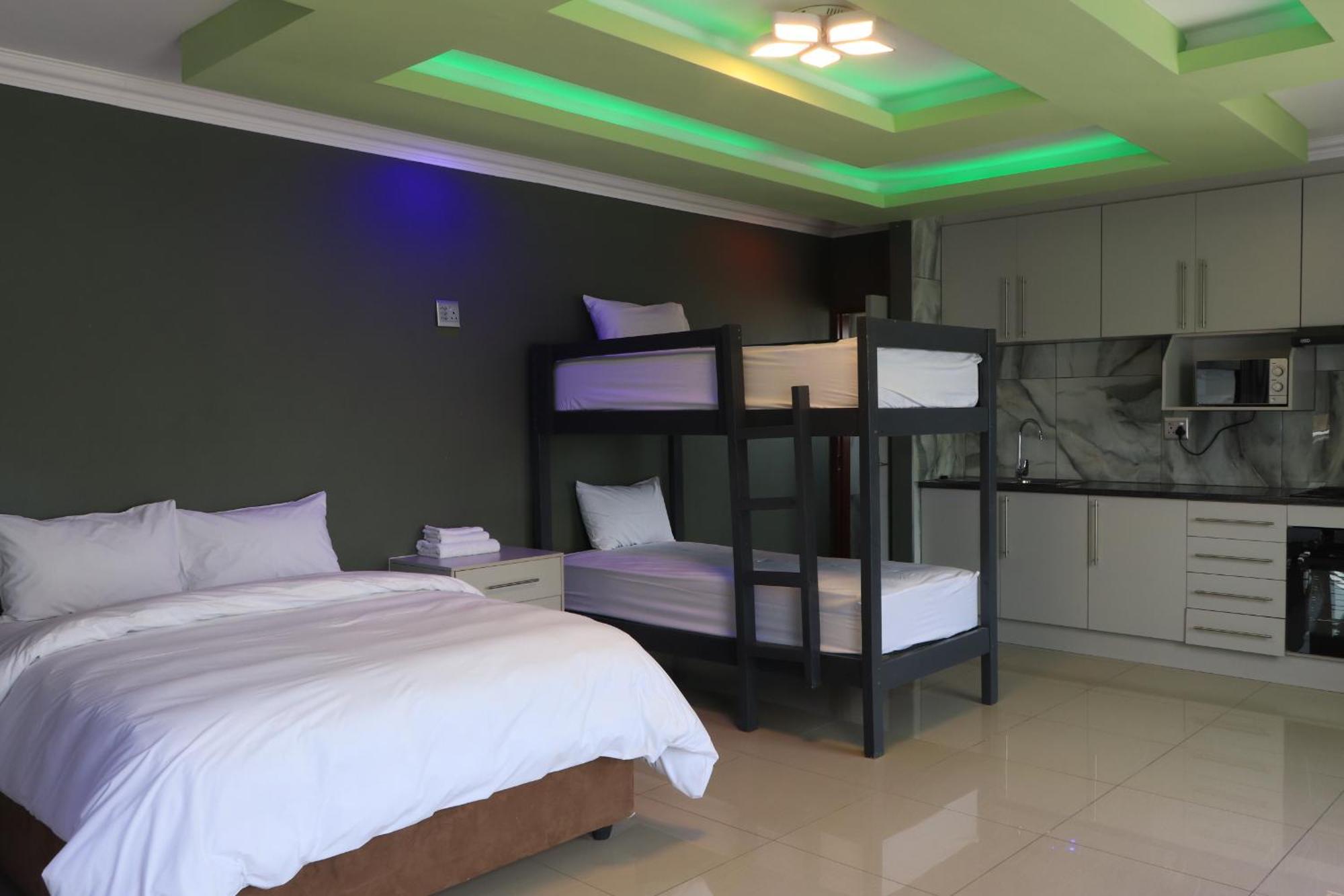 Wise Bird Guest House Roodepoort Bagian luar foto